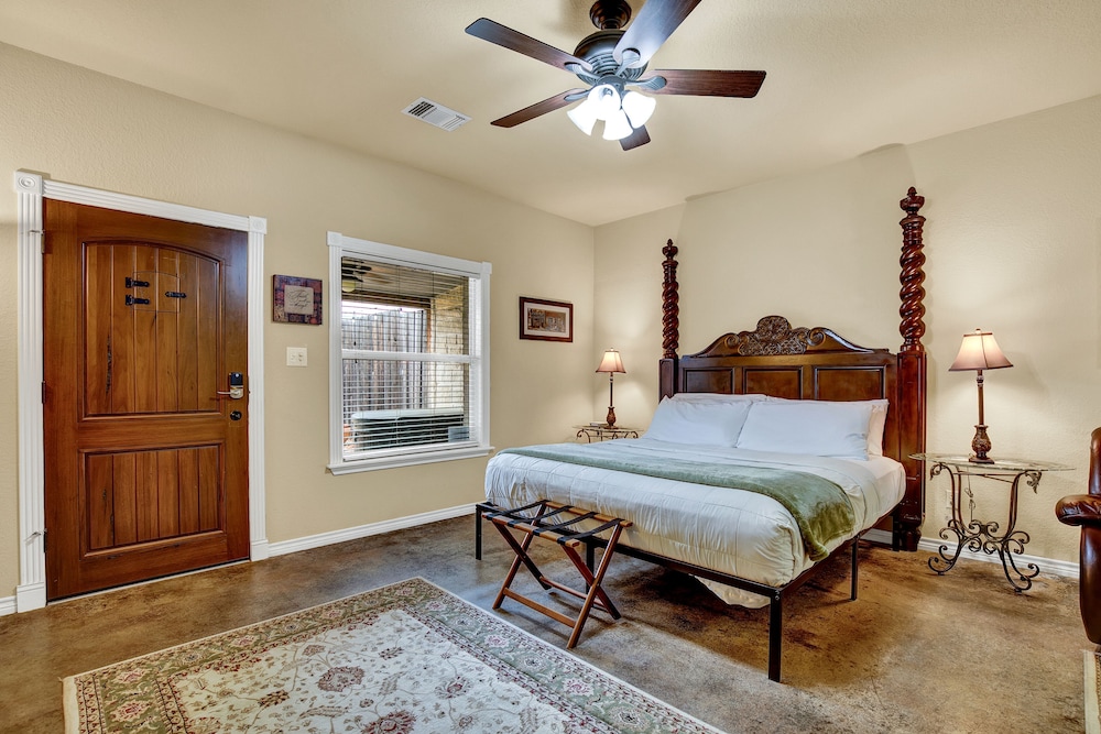 Romantic Oasis With Hot Tub Near Fred and Wineries - photo 6