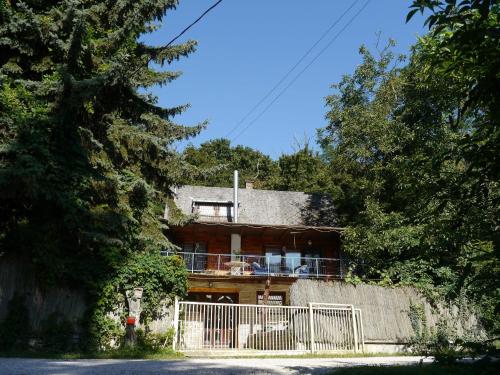 Szarvaskő Nyaraló Deer Rock Cottage — 4-Star Luxury Hotel in Esztergom, Hungary