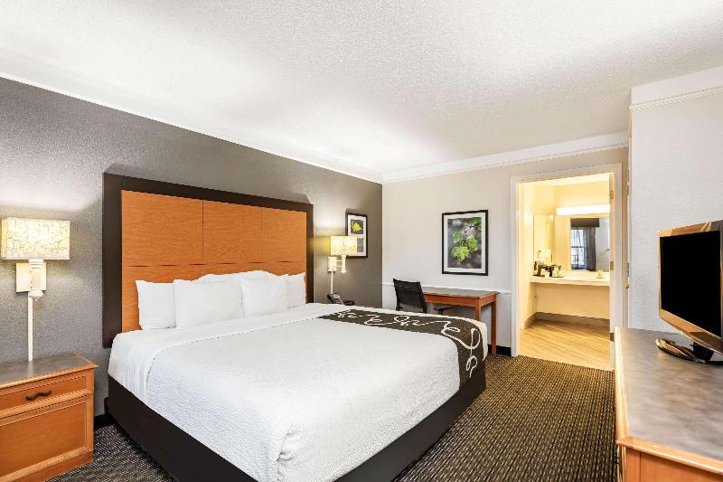 Travelodge by Wyndham El Paso Airport - photo 19