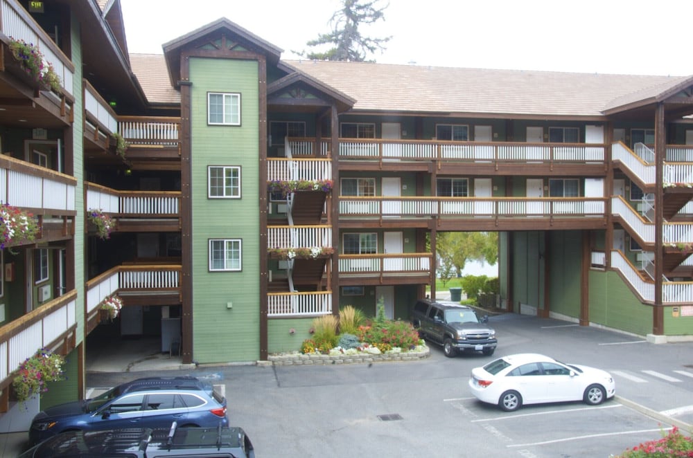 Lakeside Lodge And Suites - photo 70