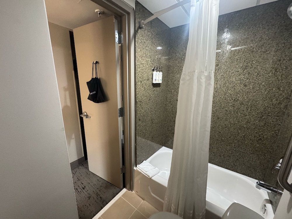 Holiday Inn Express & Suites Atlanta Downtown by IHG - photo 93