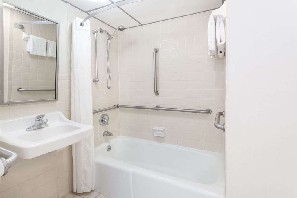 Super 8 by Wyndham Valdosta Mall - photo 11