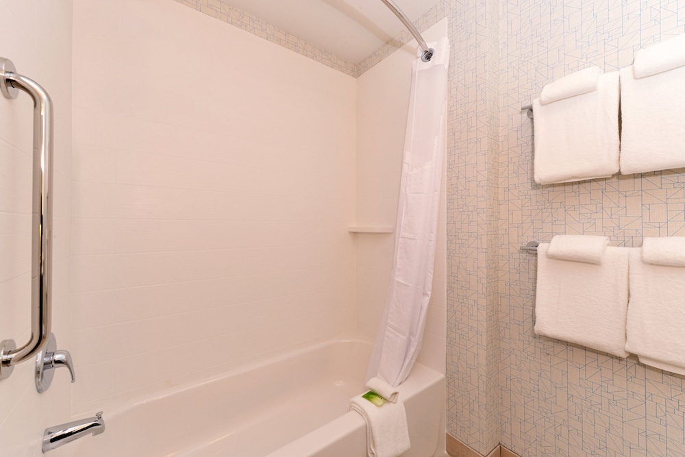 Holiday Inn Express & Suites Alachua Gainesville Area by IHG - photo 40