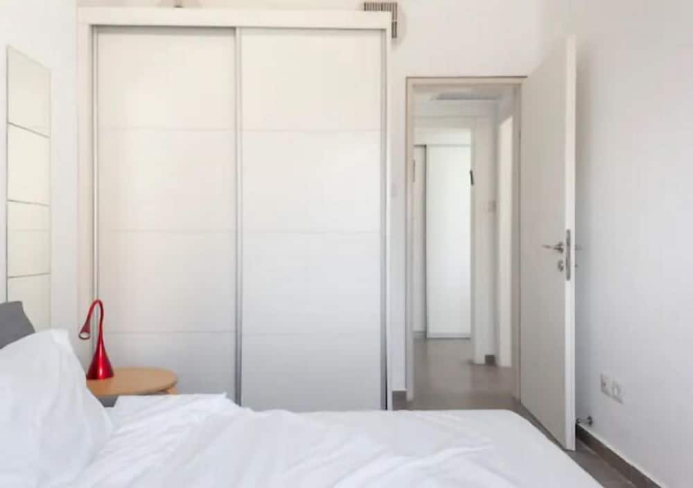 Iconic Tower 3BR l Frontline Sea View l Mamad — Bat Yam — photo 4