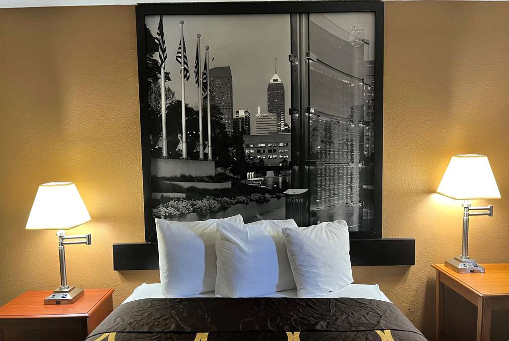 Super 8 by Wyndham Indianapolis NE Castleton Area - photo 17