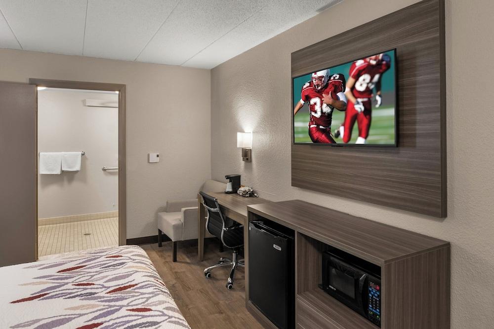 Red Roof Inn Enfield - photo 10