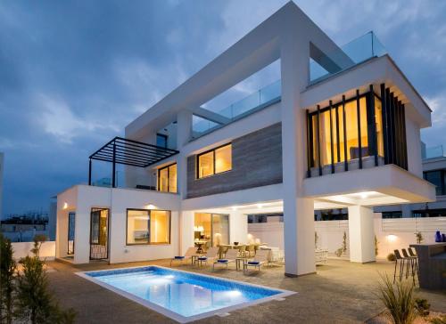 Villa Amazonia Large Private Pool — 4-Star Luxury Hotel in Protaras, Cyprus