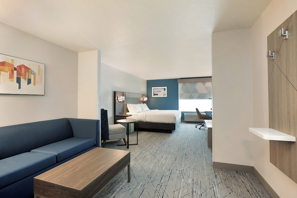Holiday Inn Express & Suites New Berlin by IHG - photo 12