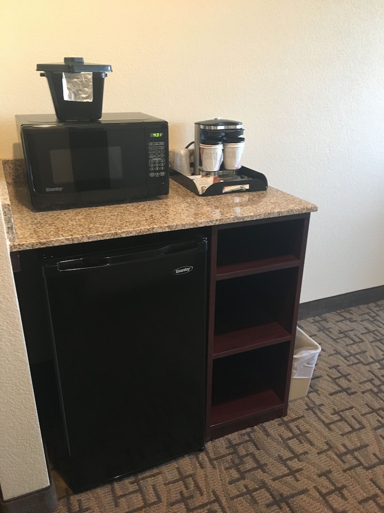Cobblestone Hotel & Suites Paxton - photo 16