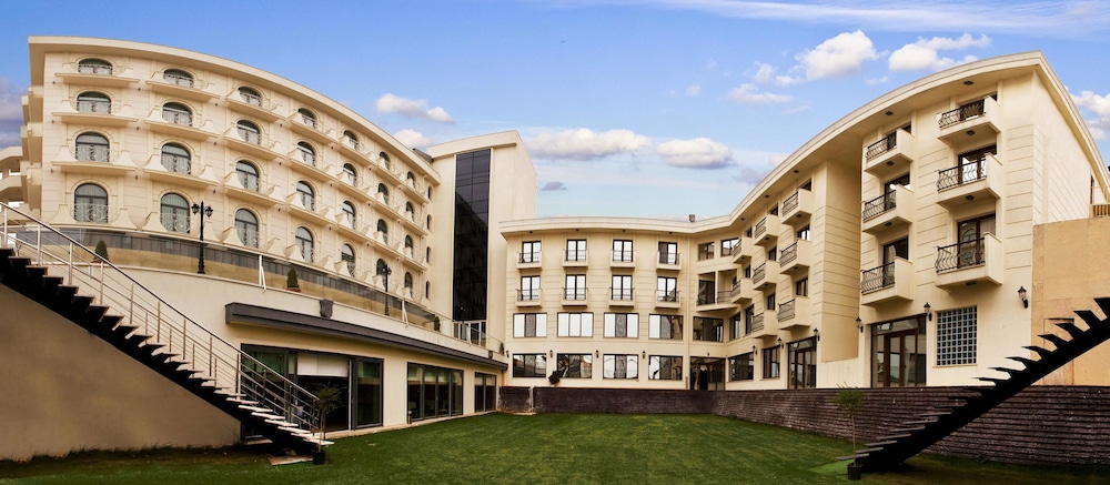 Bayramoglu Resort Hotel — 4-Star Luxury Hotel in Darica, Turkey