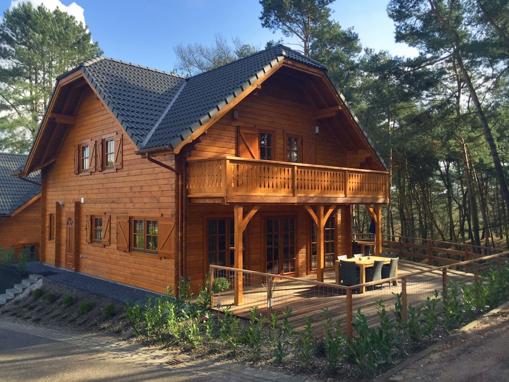 Wooden Holiday Home Near Brunssummerheide — 4-Star Luxury Hotel in Brunssum, Netherlands