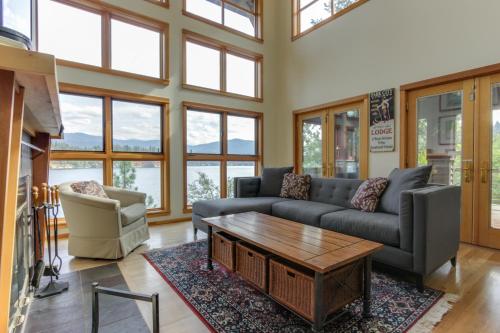 Starling Lake House — 4-Star Luxury Hotel in Hayden, United States