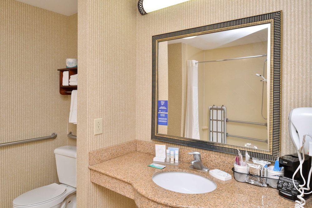 Hampton Inn Wytheville - photo 42