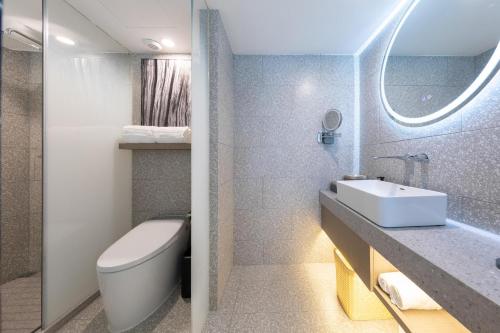 Atour S Hotel Tianjin Binjiang Road Hanglung Plaza in Tianjin, People's Republic of China