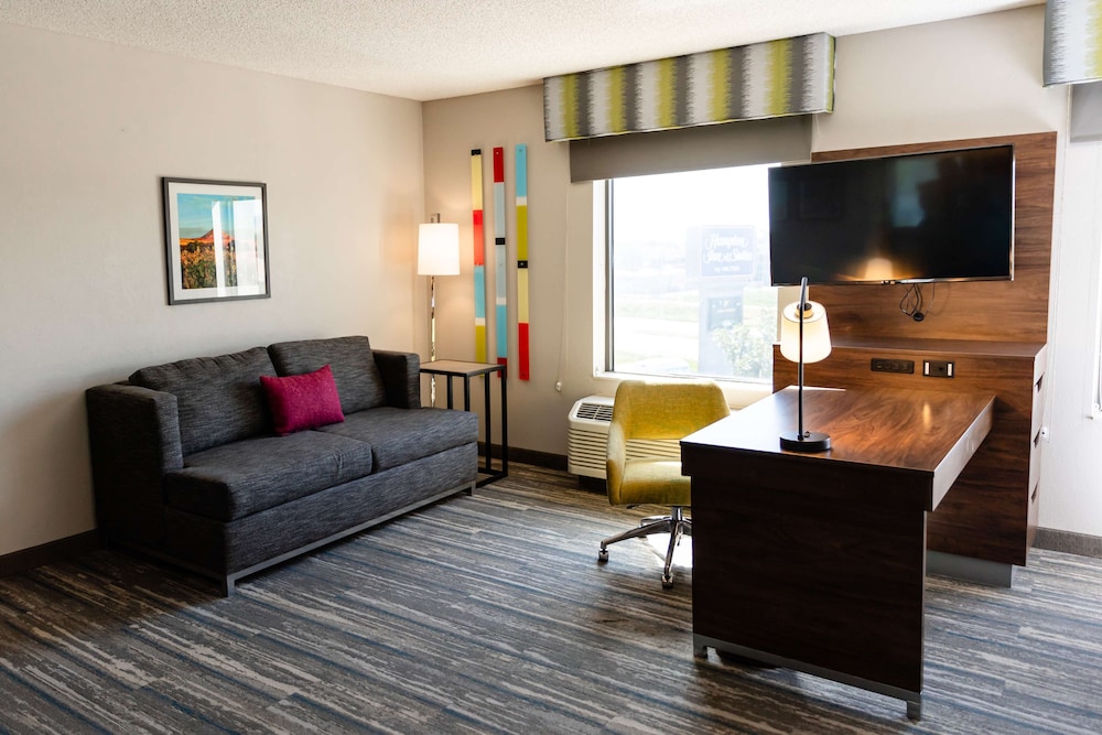Hampton Inn & Suites Scottsbluff Conference Center - photo 9
