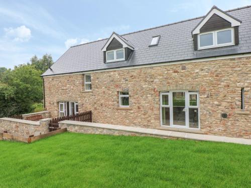 Nuthatch Barn — 4-Star Luxury Hotel in Pontyclun, United Kingdom