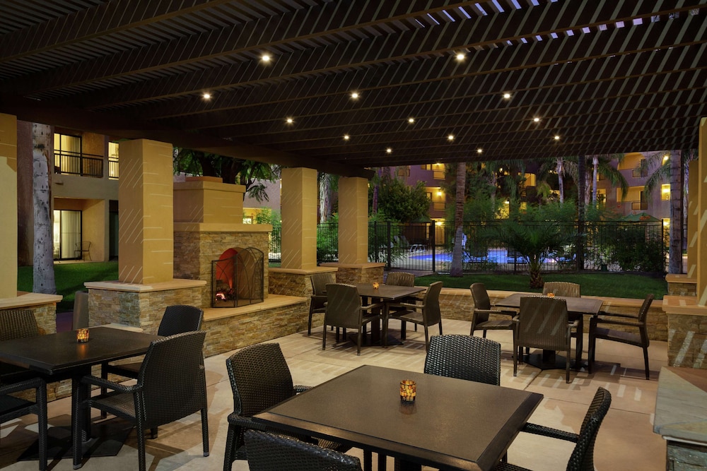 Embassy Suites by Hilton Phoenix Tempe - photo 43