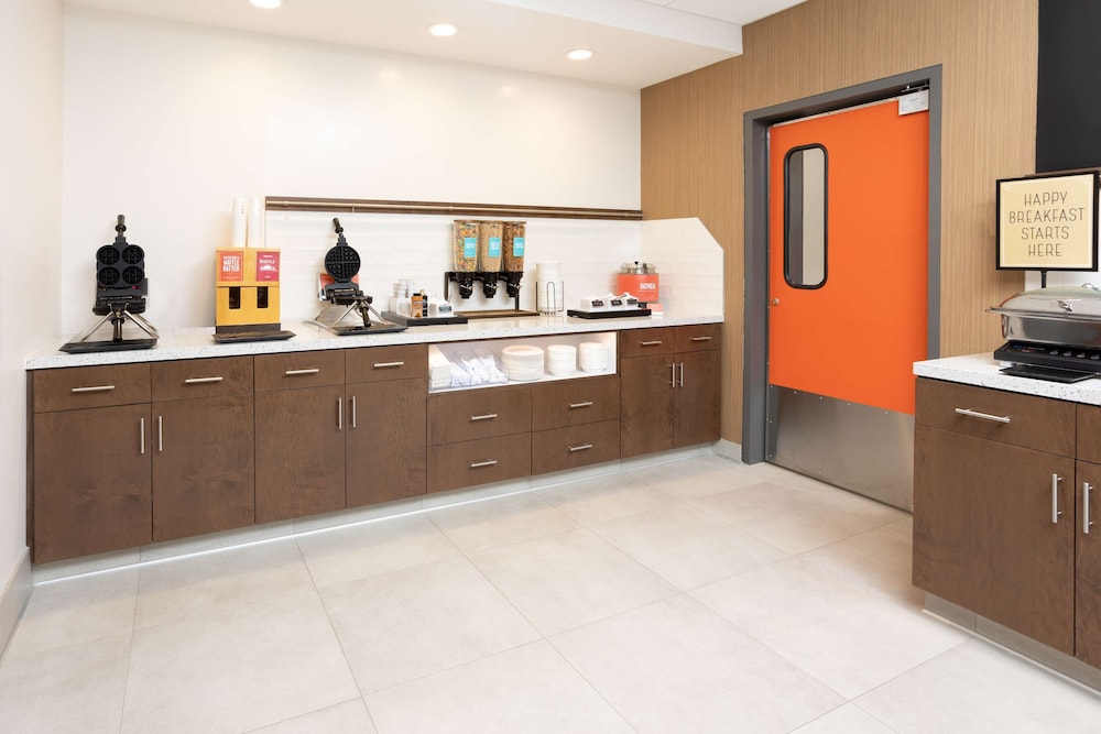 Hampton Inn & Suites by Hilton Santa Rosa Sonoma Wine Country - photo 41