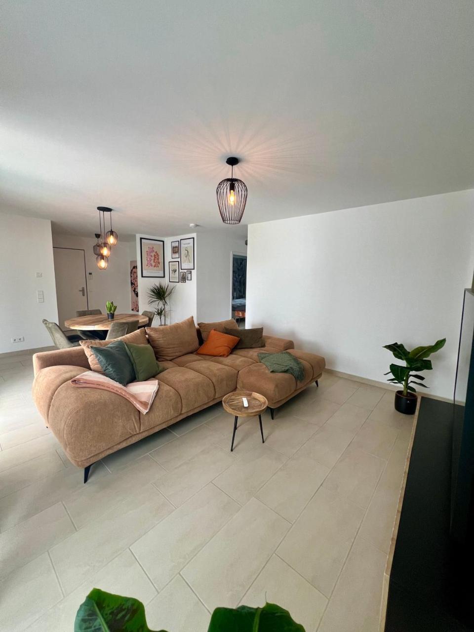 Stilvolles modernes Apartment mit Sonnen Balkon — 4-Star Luxury Hotel in Baden-Baden, Germany