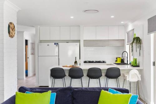 Busselton Family Holiday House by the Bay — 4-Star Luxury Hotel in Geographe, Australia