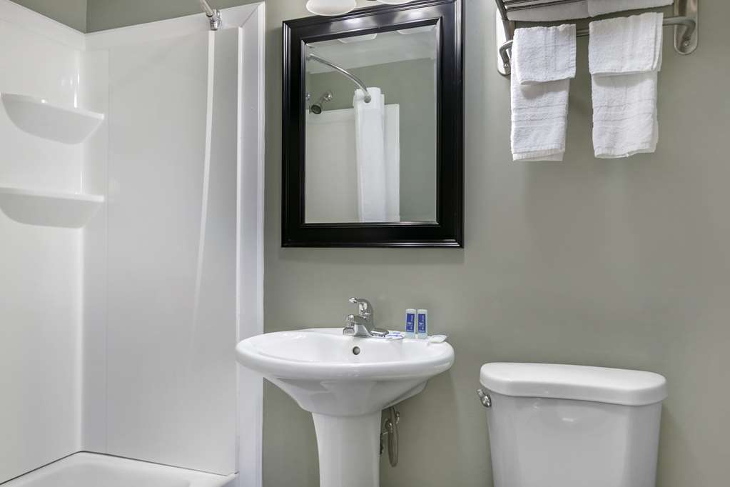 Rodeway Inn Bristol near Sesame Place - photo 25