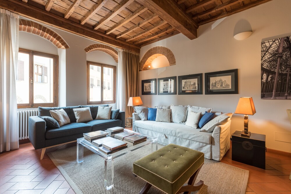 Heart of Florence Pitti 2 Bed apartment — 4-Star Luxury Hotel in Florence, Italy