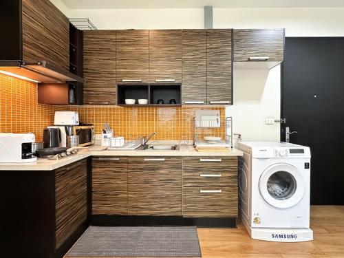 Centralized High Rise Ultra Fast Wifi Ratchathewi