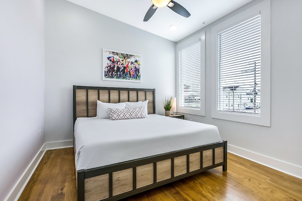 Newly Renovated 4BD Penthouse - photo 5
