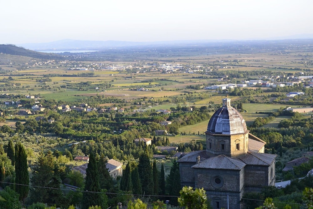 Appartamento Luna — 4-Star Luxury Hotel in Cortona, Italy