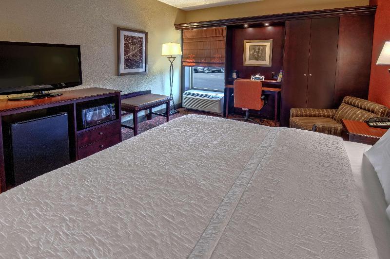 Hampton Inn Ashland - photo 22