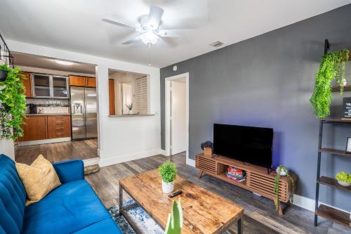 2 BD Home w Private Parking Private Yard & W D — 4-Star Luxury Hotel in Miami, United States