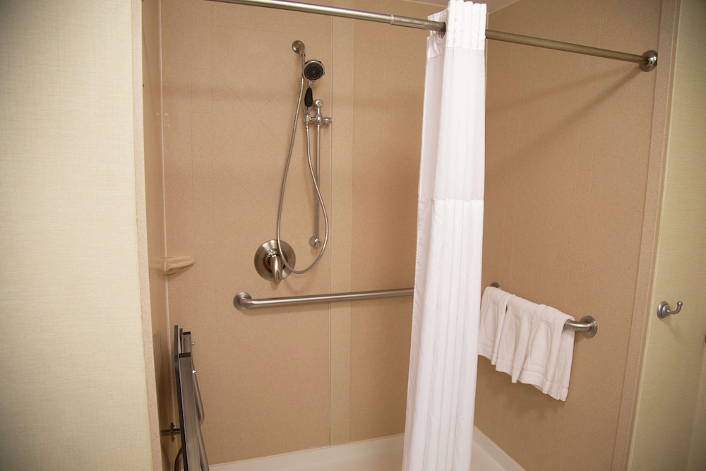 Hampton Inn & Suites Sharon - photo 69