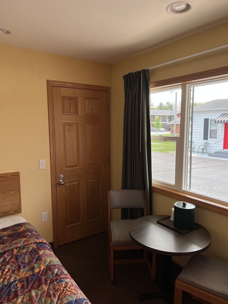 All Star Inn & Suites - photo 35