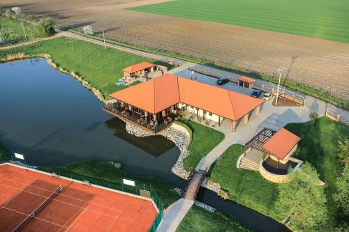 Rooms & Restaurace Na Jitrách — hotel in Benatky Nad Jizerou