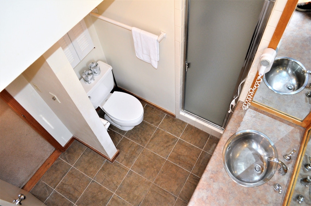 Tennis Townhome 2 Bed 2.5 Bath - photo 18