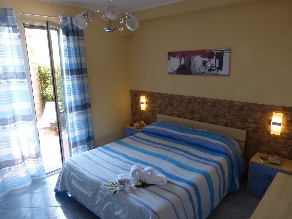 Le Ville della Contea Vacation rentals — 4-Star Luxury Hotel in Mascali, Italy