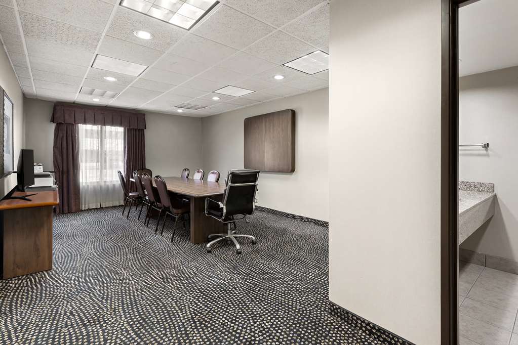 Hotel RL Cleveland Airport West - photo 29