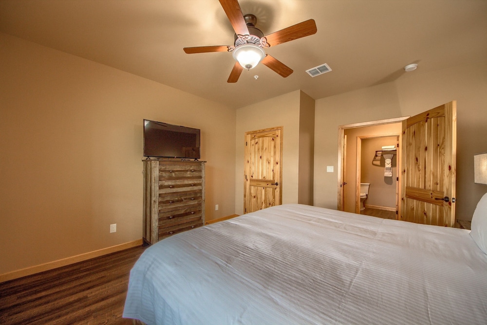 Old Mills Resort OM A10 2 Bedroom Condo by Redawning - photo 3