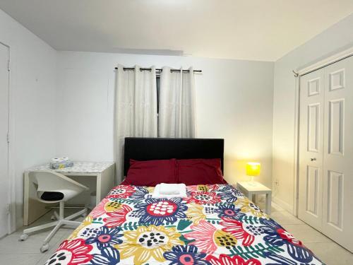 Toronto Room with Balcony Midtown - last minute hotel in Toronto