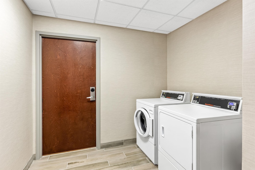 Hampton Inn & Suites Grove City - photo 42