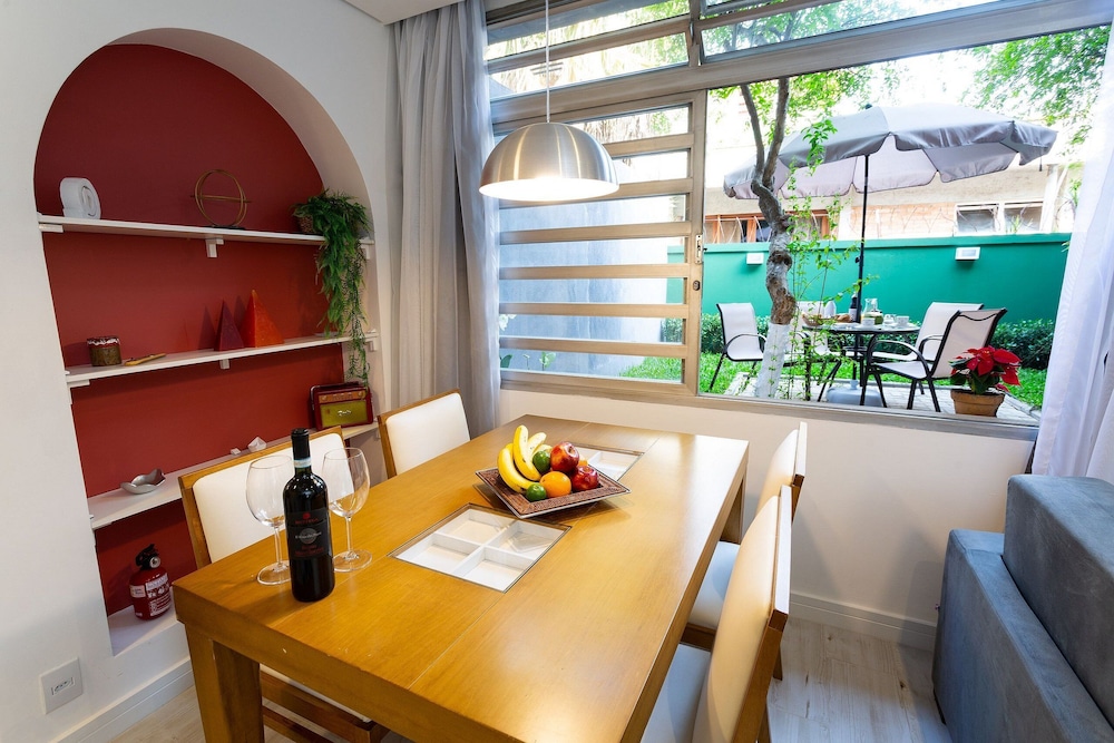 Apartamento Com Quintal Em Alto de Pinheiros — 4-Star Luxury Hotel in Sao Paulo, Brasil
