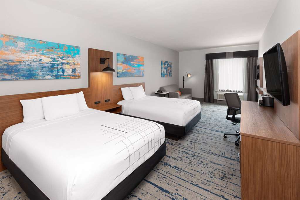 La Quinta Inn & Suites by Wyndham Rockport Fulton - photo 28