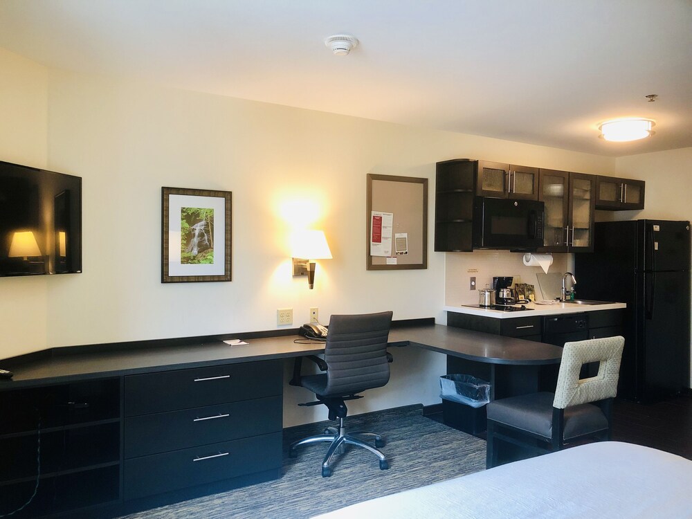 Candlewood Suites Lake Charles South by IHG - photo 14