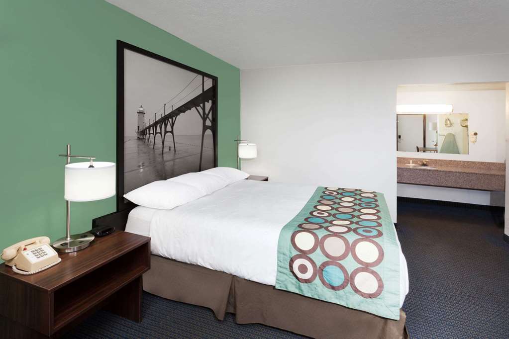 Super 8 by Wyndham Stevensville St. Joseph - photo 4