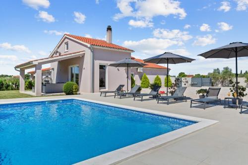 Villa Ana — 4-Star Luxury Hotel in Fazana, Croatia