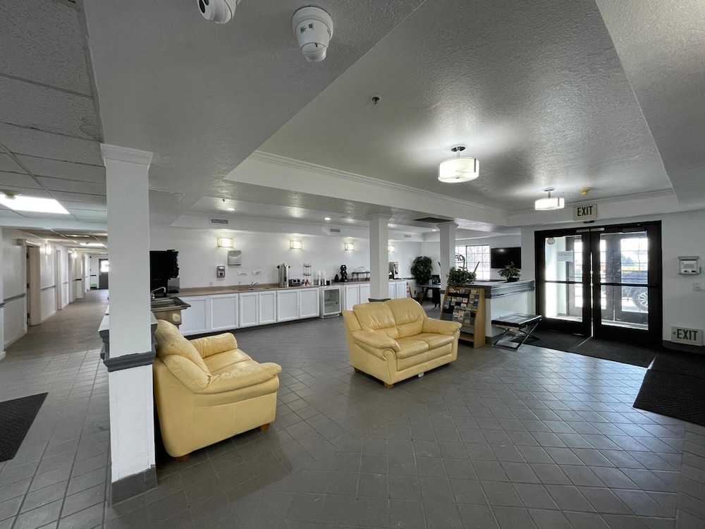 Traveler's Inn Carlin NV near Elko - photo 4