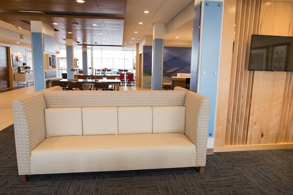 Holiday Inn Express & Suites Marietta by IHG - photo 2
