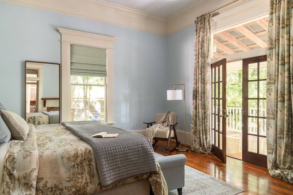 Lavender Hill Bed & Breakfast — 5-Star Luxury Hotel in Athens, United States
