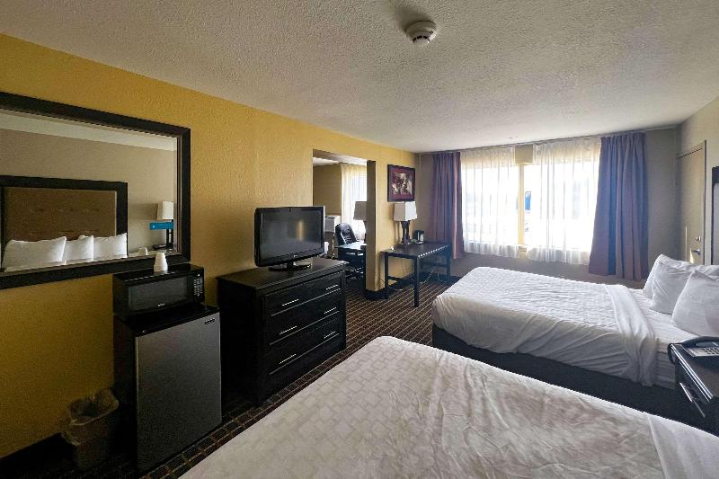 Days Inn by Wyndham Muskegon - photo 24