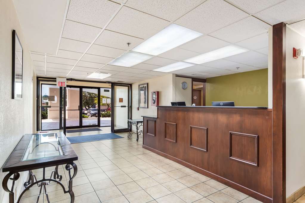 Quality Inn Lincoln Cornhusker - photo 7